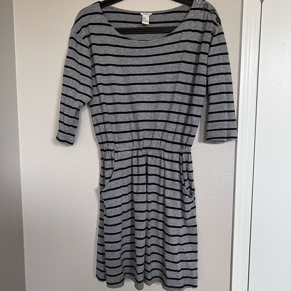 FOREVER 21 GREY AND BLACK STRIPED DRESS WITH POCKETS